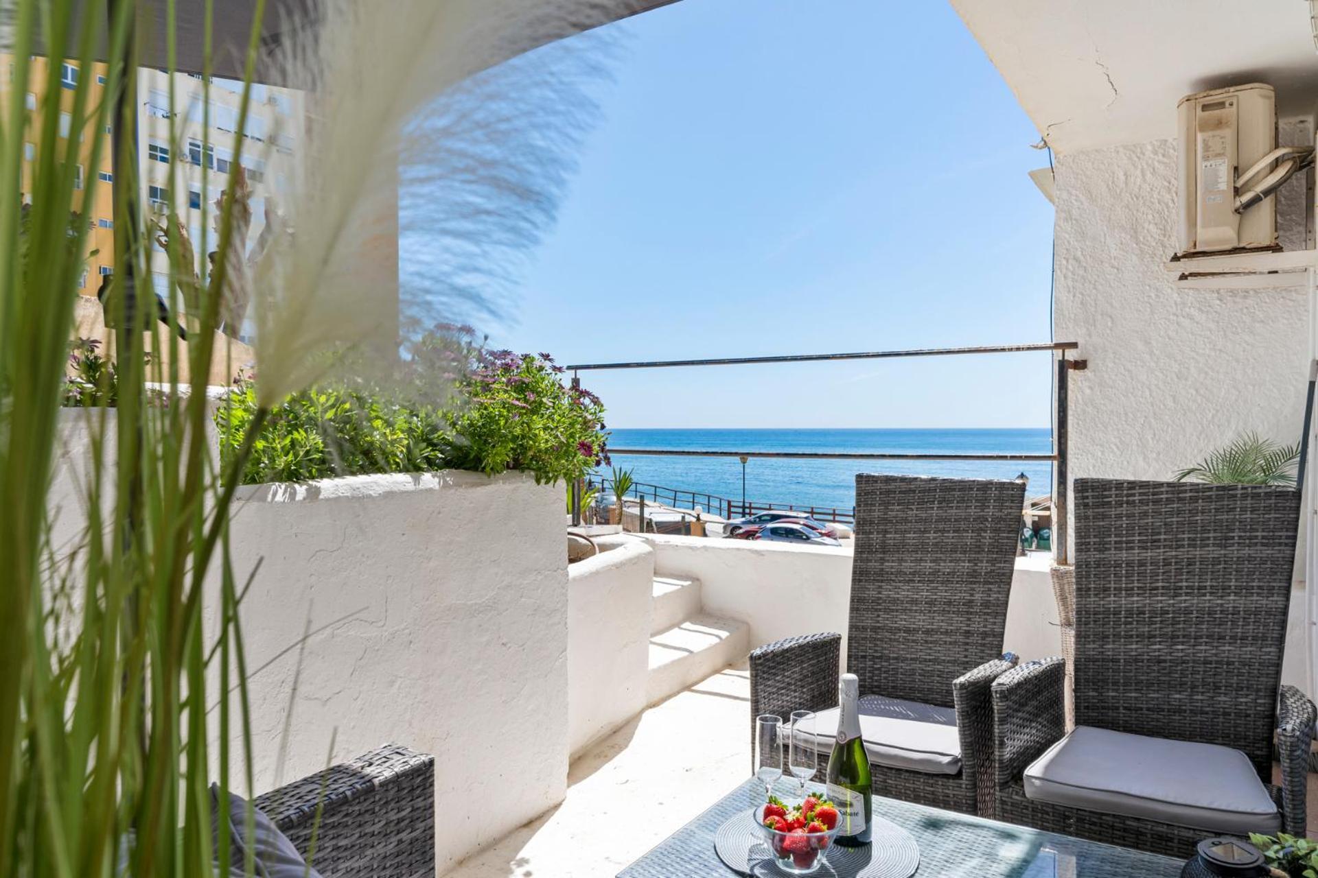 Beachfront Calahonda Apartment By Costarentals - Ref 89 Ситио-де-Калаонда Экстерьер фото